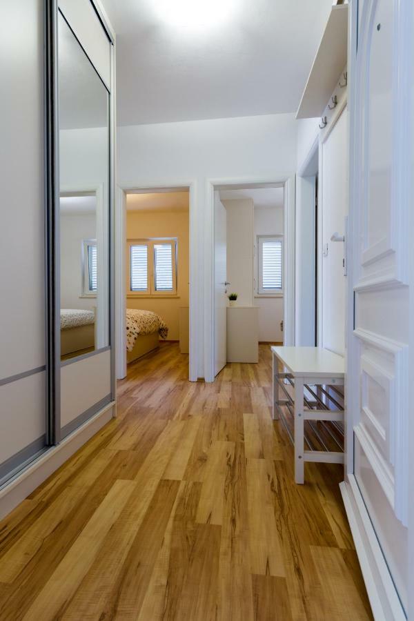 Apartman Orlando Zrnovo Bagian luar foto