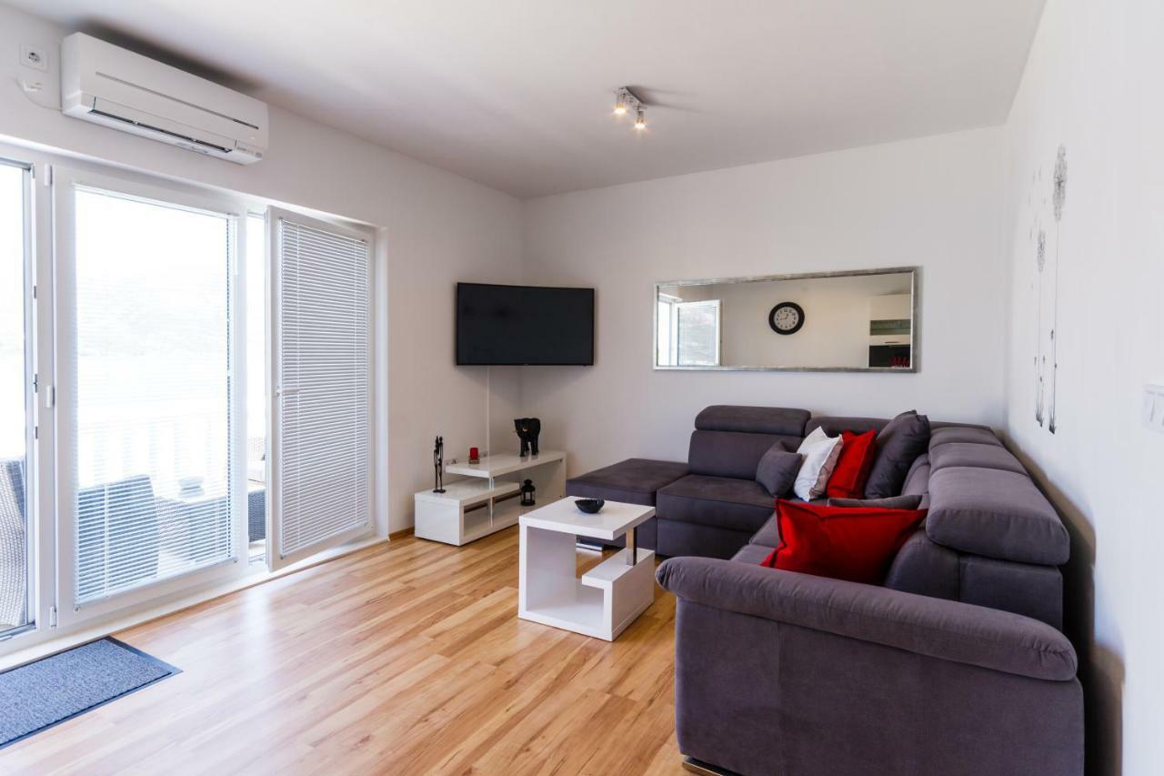 Apartman Orlando Zrnovo Bagian luar foto